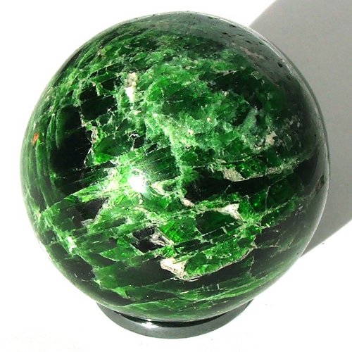 Chrome diopside sphere