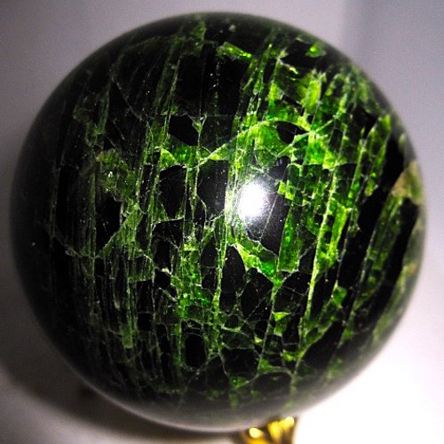 Chrome diopside sphere