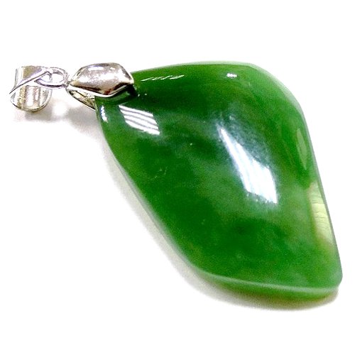 Nephrite pendant